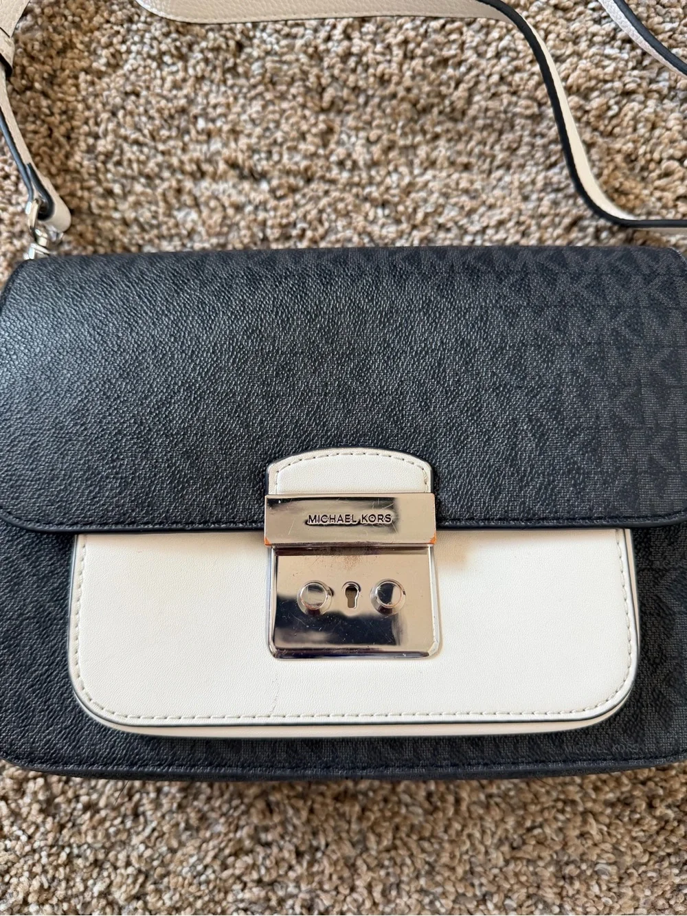 MICHAEL KORS Black Signature Crossbody Logo Printed Bag with White Colorblock